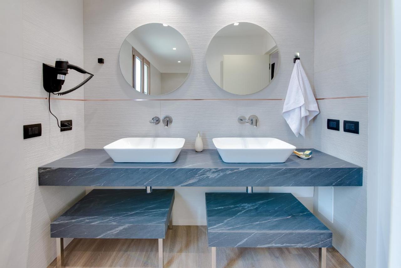 Roccaregina Hotel Шака Екстериор снимка