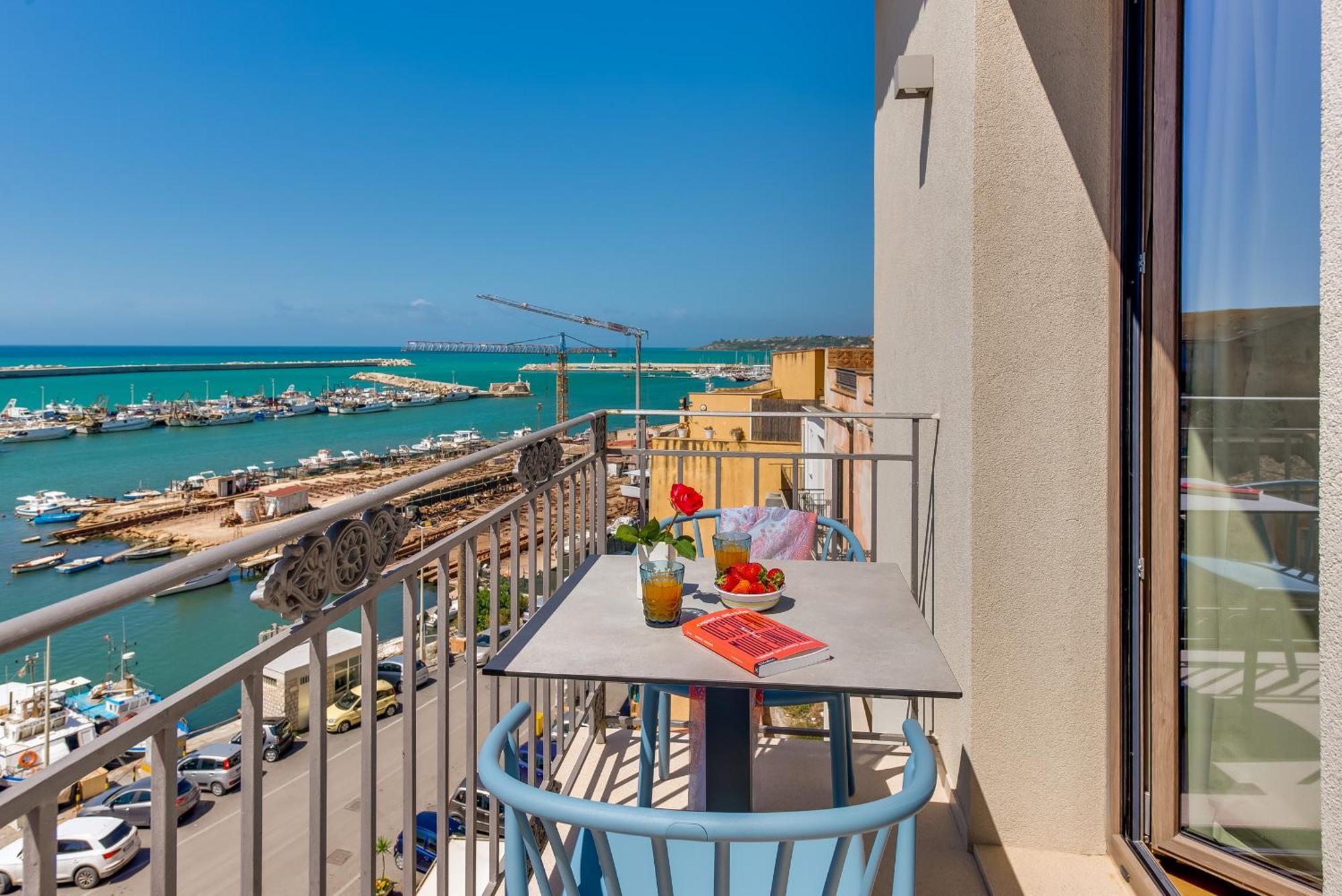 Roccaregina Hotel Шака Екстериор снимка